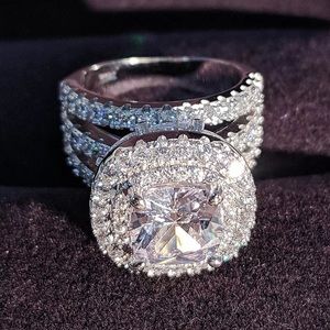 🍃💐Restocked!!🔥Hot! 10+ct 5A Stunner Ring💐🍃